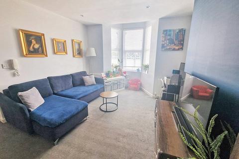 2 bedroom flat for sale, Argyle Terrace, Bath BA2