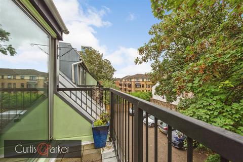 7 Tomlinson Close, London, W4 4DR