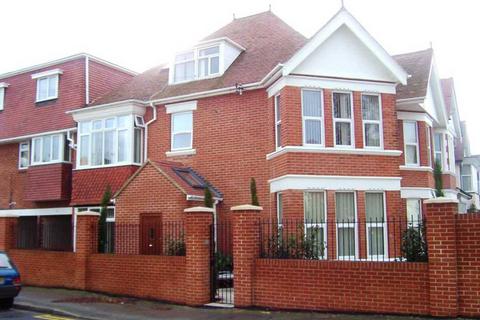 2 bedroom flat to rent, Pine Avenue, Southbourne, Bournemouth