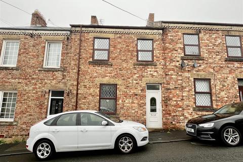 2 bedroom flat to rent, West Street, Whickham