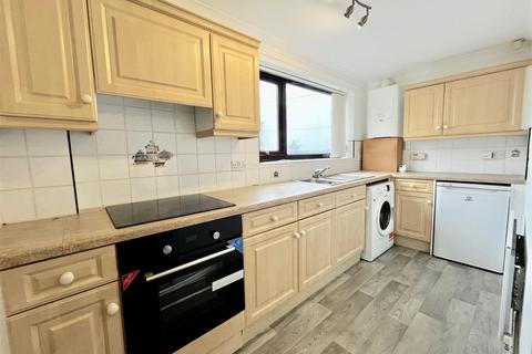 2 bedroom property to rent, West Street, Whickham