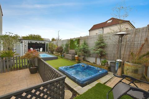 4 bedroom semi-detached house for sale, Wharnecliffe Gardens, Bristol