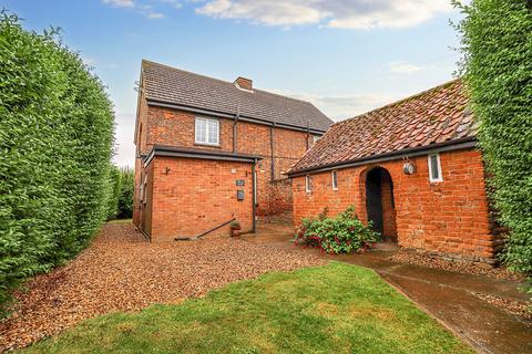 3 bedroom semi-detached house to rent, New Road, Sutton Bridge