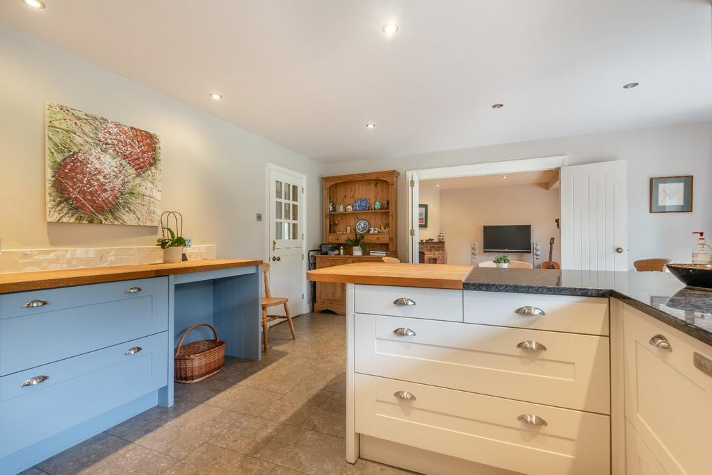 Kitchen/Dining Area