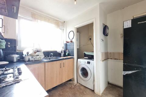 2 bedroom flat for sale, Bagleys Springs, Romford