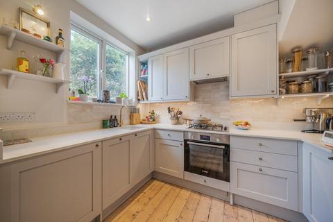 63 Toynbee Road, London, SW20 8SH