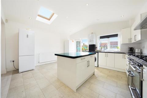 4 bedroom terraced house for sale, The Grove, Kingsbury