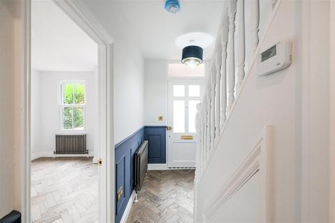 131 Elphinstone Road, London, E17 5EY