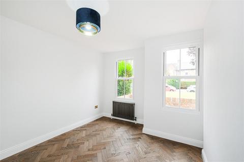 131 Elphinstone Road, London, E17 5EY