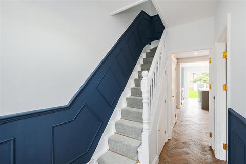 131 Elphinstone Road, London, E17 5EY