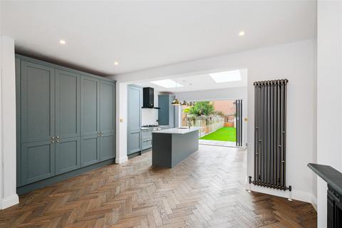 131 Elphinstone Road, London, E17 5EY