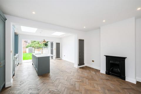 131 Elphinstone Road, London, E17 5EY