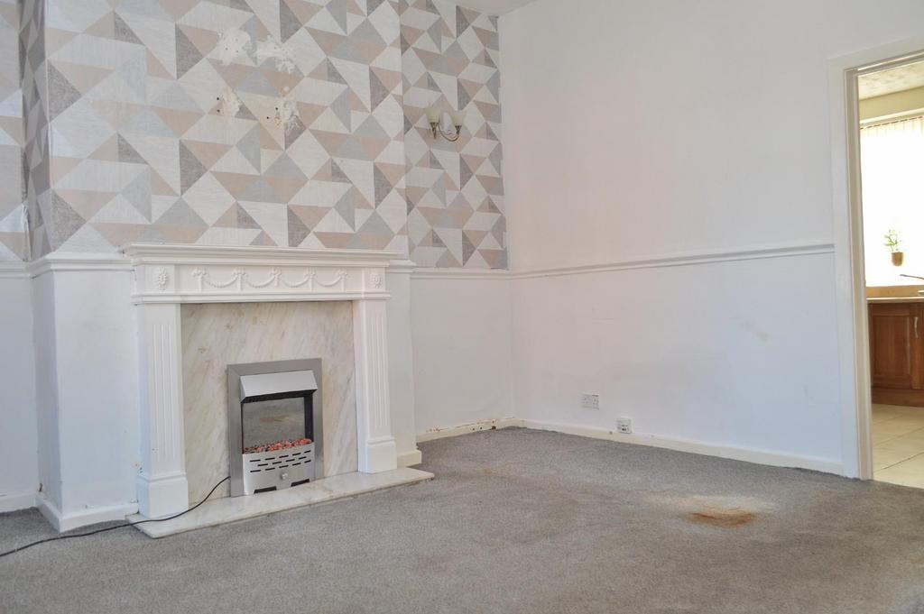 Hollins Road, Oldham 3 bed house for sale £120,000