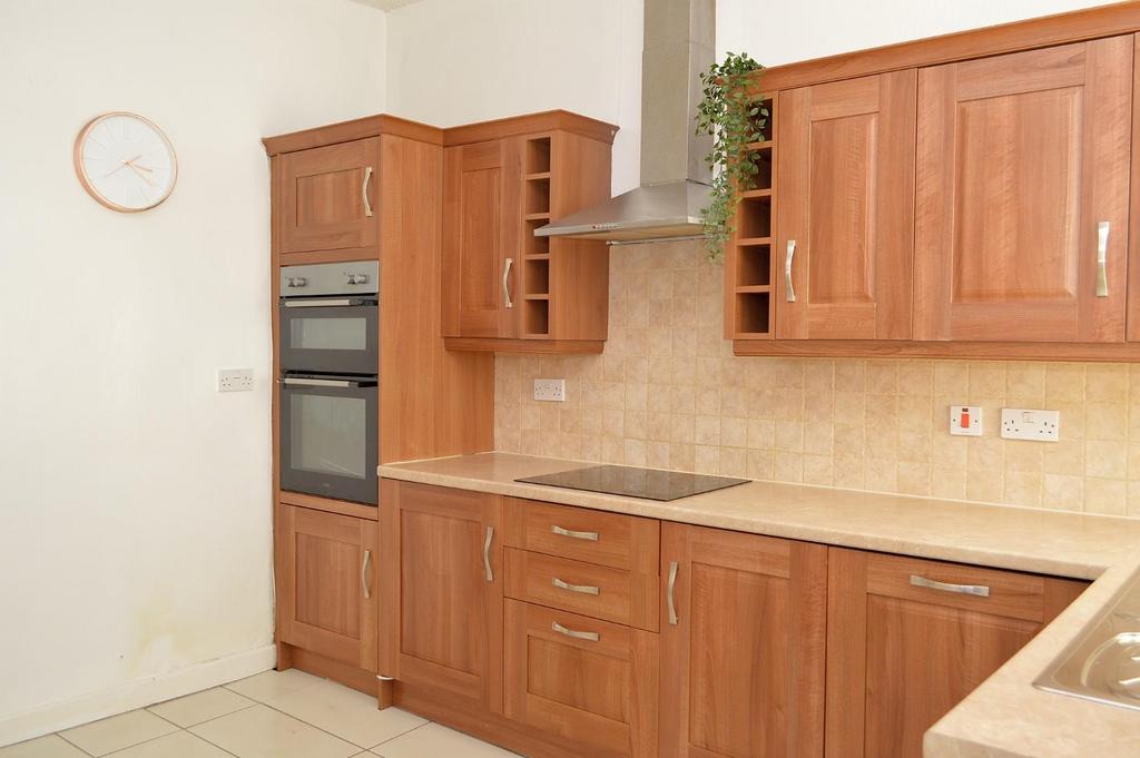 Hollins Road, Oldham 3 bed house for sale £120,000