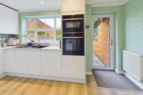 7 Churchview Drive, Barnwood, Gloucester, GL4 3ES