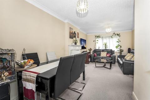 2 bedroom flat to rent, Oakdene Vale, Leeds, West Yorkshire, LS17 8XT