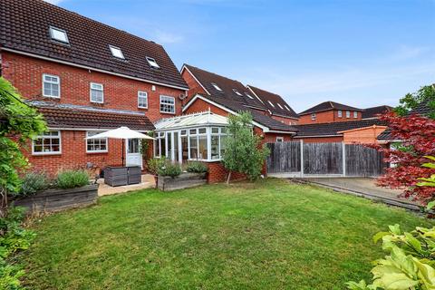 6 bedroom detached house for sale, Harper Close, Grays RM16