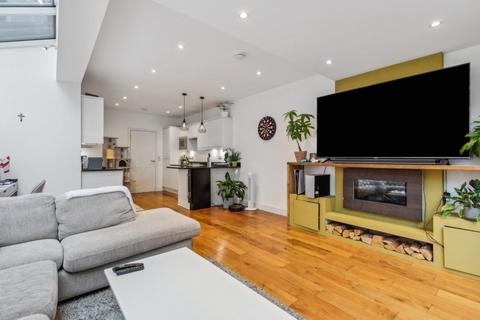 2 bedroom apartment for sale, Acton Lane, Central Chiswick, W4