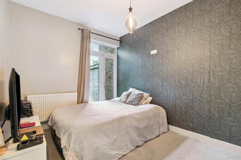 2 bedroom apartment for sale, Acton Lane, Central Chiswick, W4