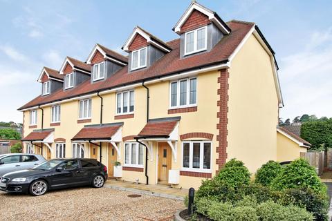 1 Cubitt Close, Farncombe, Godalming, GU7 3DW