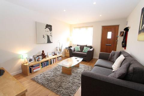 1 Cubitt Close, Farncombe, Godalming, GU7 3DW