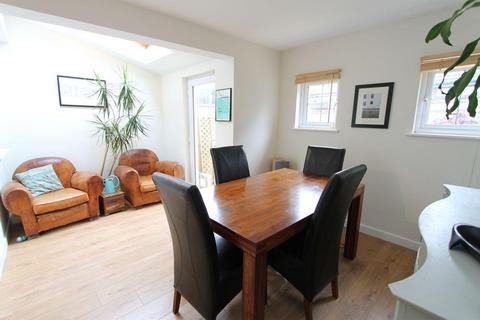 1 Cubitt Close, Farncombe, Godalming, GU7 3DW