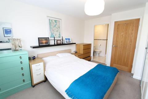 1 Cubitt Close, Farncombe, Godalming, GU7 3DW