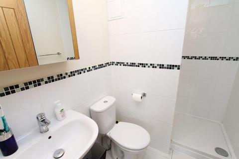 1 Cubitt Close, Farncombe, Godalming, GU7 3DW