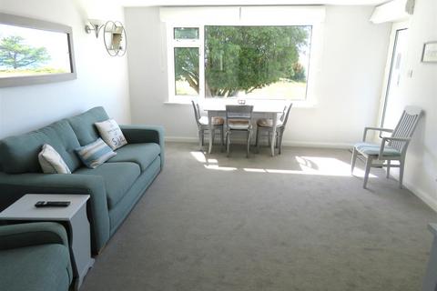 2 bedroom flat to rent, Beacon Drive, Highcliffe