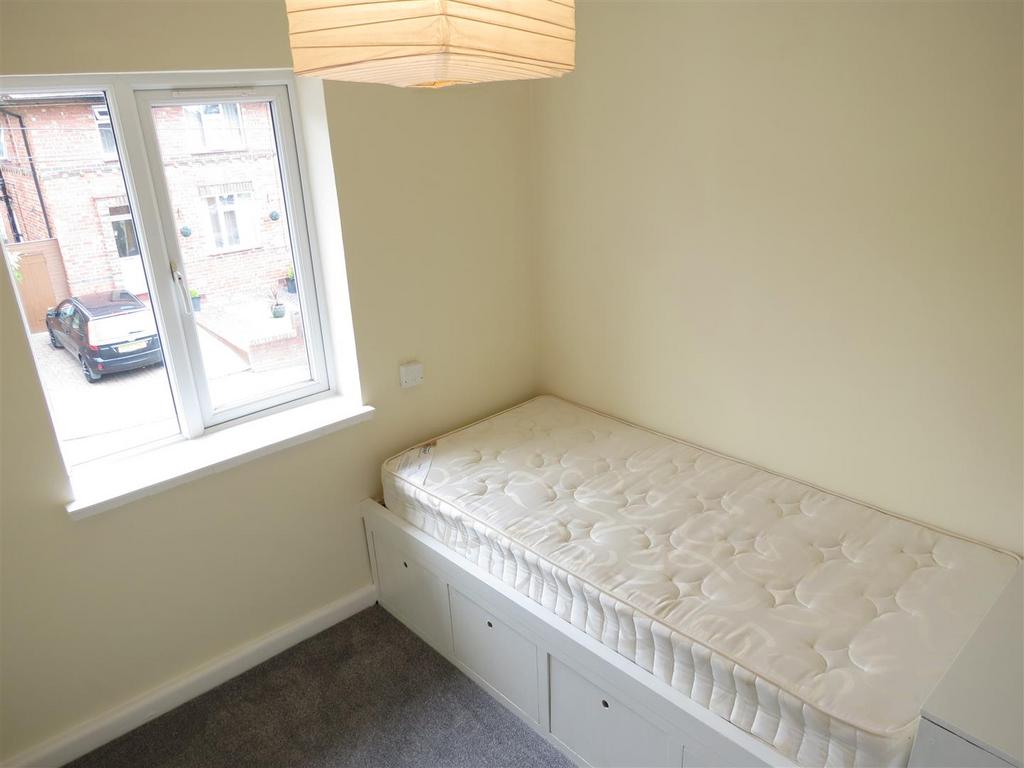 12 Roundhill Green NEW   Bed 3.JPG