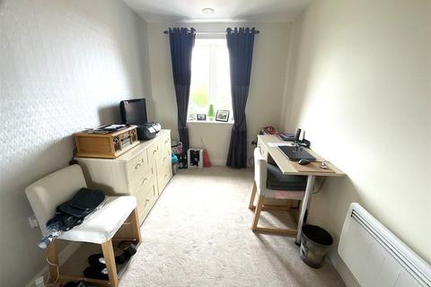 2 bedroom house to rent, Newby Farm Road, Scarborough