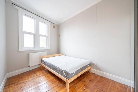 2 bedroom maisonette to rent, Upper Tooting Road, Tooting Bec, London, SW17