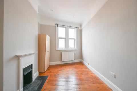 2 bedroom maisonette to rent, Upper Tooting Road, Tooting Bec, London, SW17