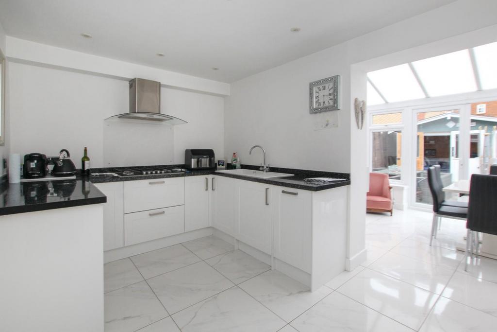 Middleton Way, Leighton Buzzard 2 bed semidetached house for sale £