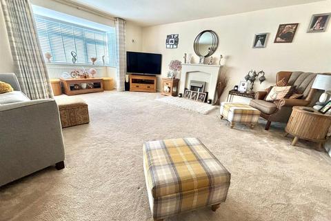 38 Turnberry Drive, Nuneaton, CV11 6TT