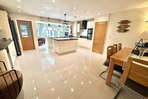 38 Turnberry Drive, Nuneaton, CV11 6TT