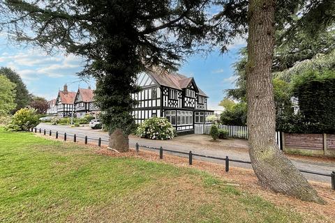 4 bedroom terraced house for sale, The Green, Manchester M28