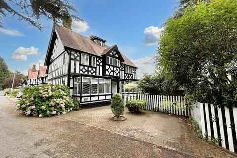 4 bedroom terraced house for sale, The Green, Manchester M28