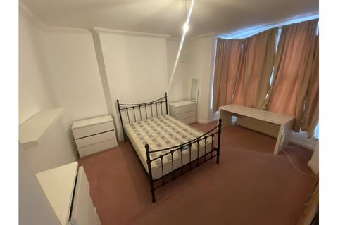 2 bedroom flat to rent, BENSHAM MANOR ROAD, THORNTON HEATH