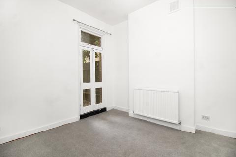 2 bedroom flat to rent, Grove Vale, London, SE22