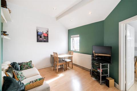 2 bedroom flat for sale, Bowyer Court, North Chingford