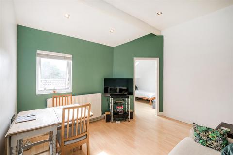 2 bedroom flat for sale, Bowyer Court, North Chingford