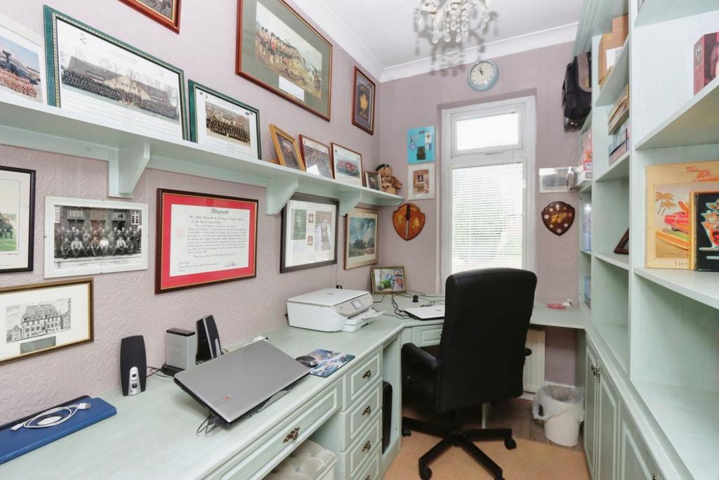 BEDROOM 4.jpg