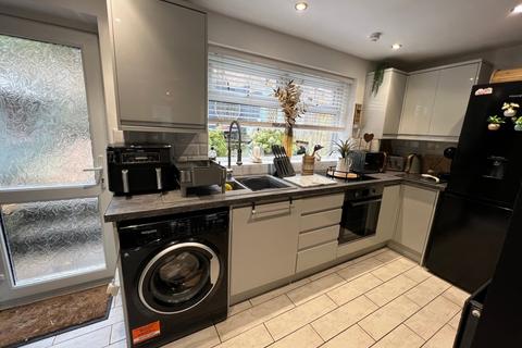 2 bedroom end of terrace house for sale, Trealaw Road, Tonypandy - Tonypandy