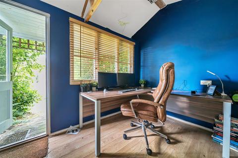 8 Copse Road, Haslemere, GU27 3QH