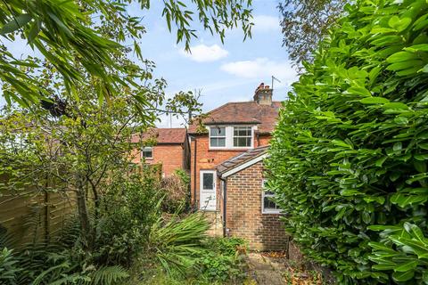 8 Copse Road, Haslemere, GU27 3QH