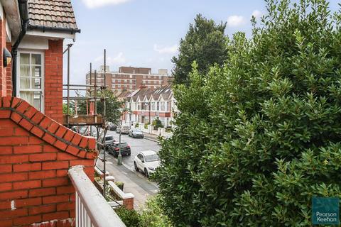 2 bedroom flat for sale, Langdale Gardens, Hove