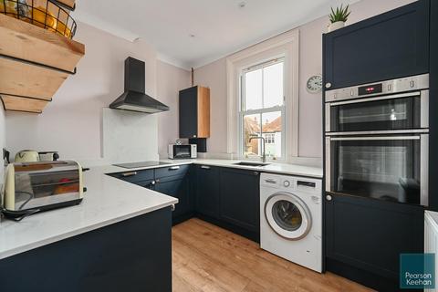 2 bedroom flat for sale, Langdale Gardens, Hove