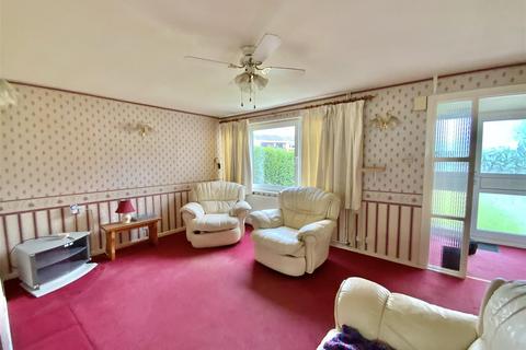 3 bedroom detached house for sale, Glebe Road, Deanshanger, Milton Keynes