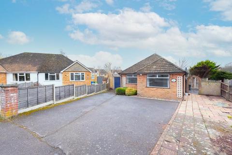 2 bedroom detached bungalow to rent, Rock Gardens, Aldershot GU11